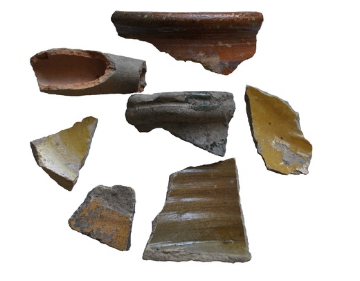 Fragmenty keramiky nalezené u hradu Nižbor.JPG